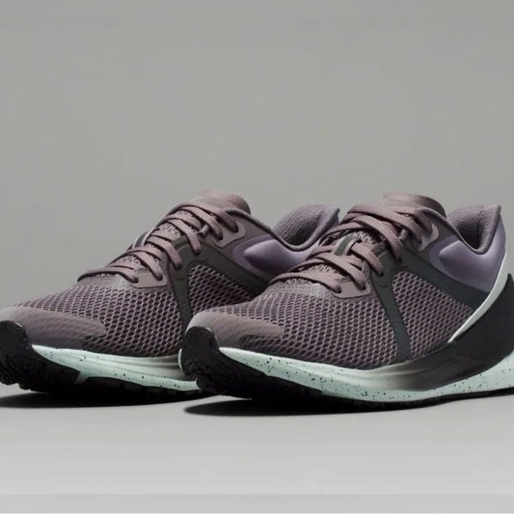 lululemon blissfeel run winter Gray Athletic Shoes size 7